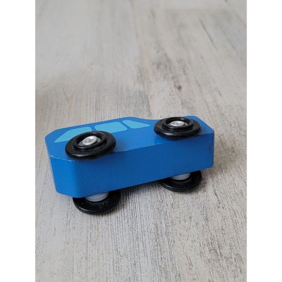 Wooden blue van car truck toy figure play - Picture 4 of 4